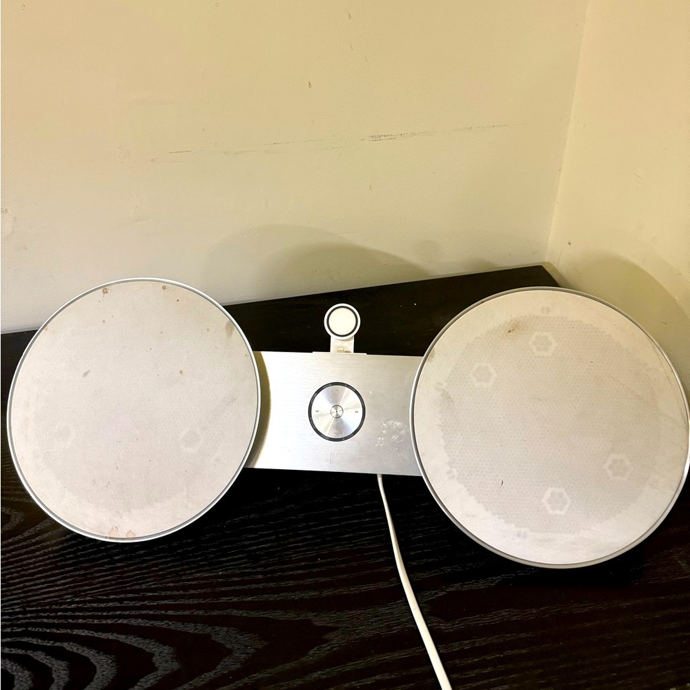BANG AND OLUFSEN BEOPLAY A8 Airplay Speaker